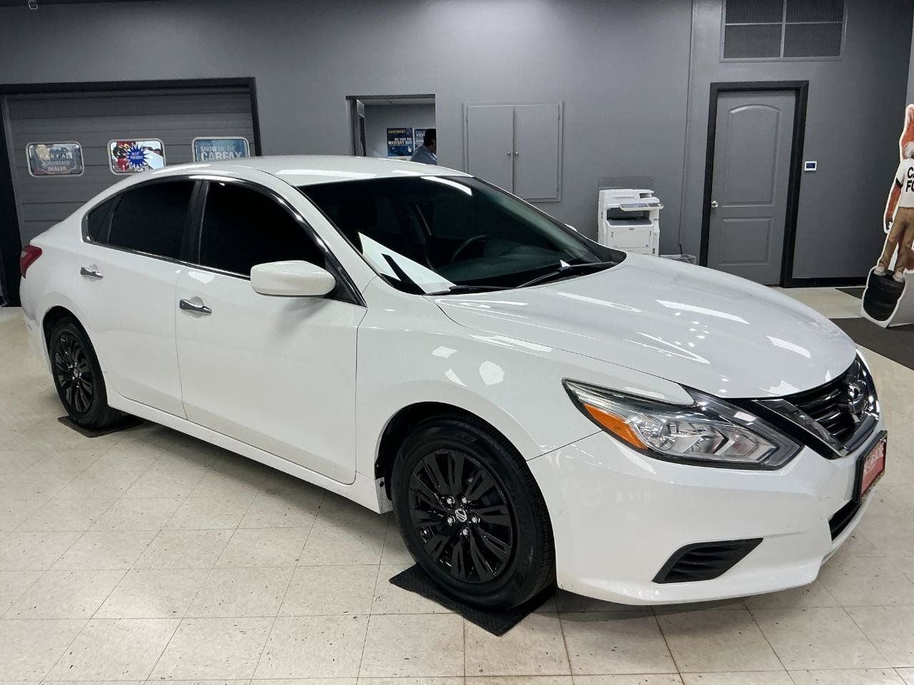 Used 2017 Nissan Altima 2.5 S w/ Power Driver Seat Package FWD image 2
