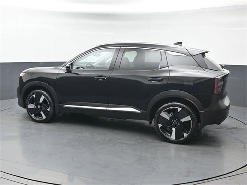 Used 2025 Nissan Kicks SR image 3