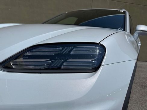 Used 2024 Porsche Macan 4 Electric image 5