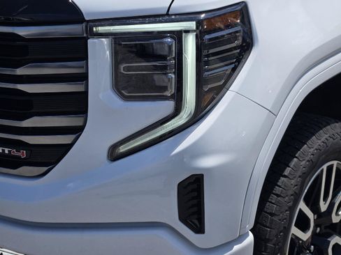 Used 2025 GMC Sierra 1500 AT4 w/ AT4 Premium Package AWD/4WD image 10