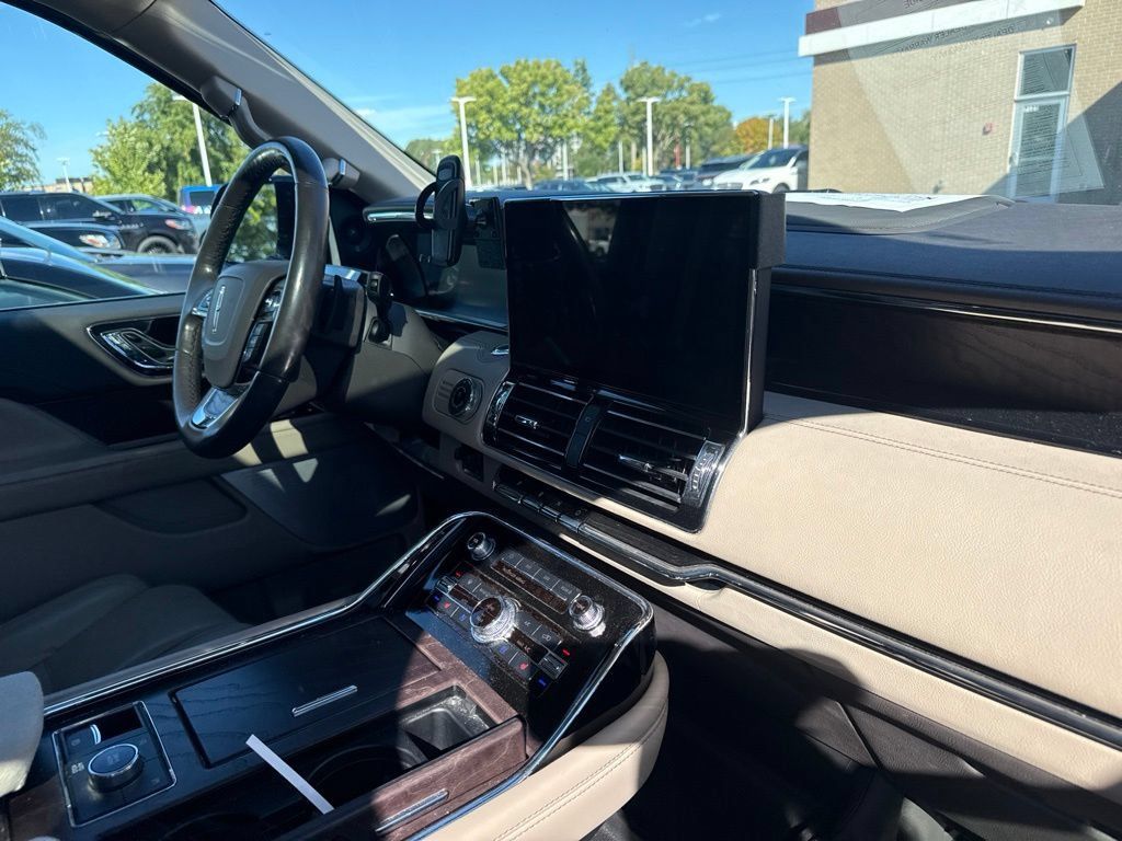 Used 2023 Lincoln Navigator L Reserve AWD/4WD image 8