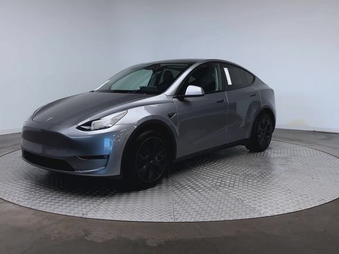 Used 2025 Tesla Model Y Long Range AWD/4WD image 4