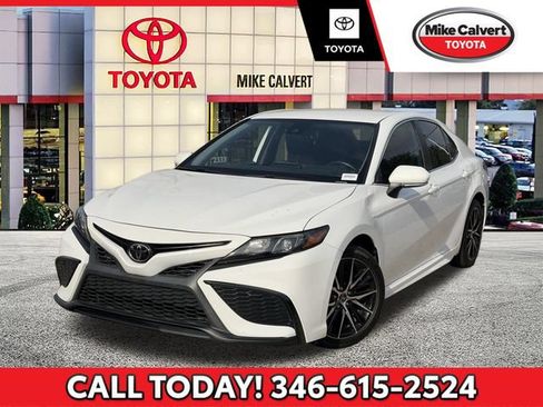 Used 2022 Toyota Camry SE w/ Convenience Package FWD image 1