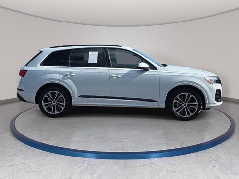 Used 2025 Audi Q7 2.0T Premium w/ Convenience Plus Package AWD/4WD image 4