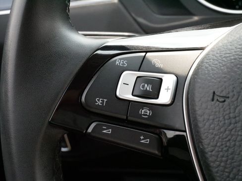 Used 2020 Volkswagen Tiguan SE AWD/4WD image 25