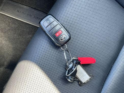 Used 2025 Toyota Crown XLE image 22