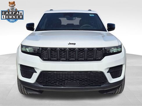 Used 2023 Jeep Grand Cherokee Altitude image 8