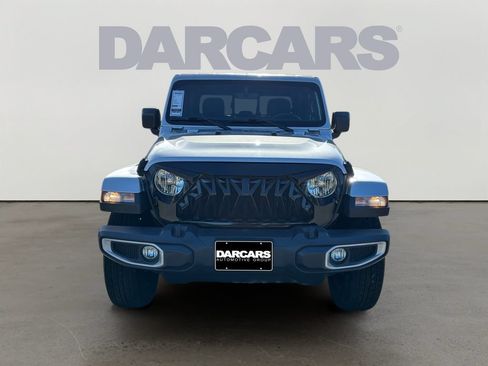 Used 2023 Jeep Gladiator Overland AWD/4WD image 2