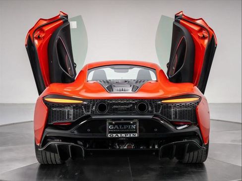Used 2023 McLaren Artura image 18