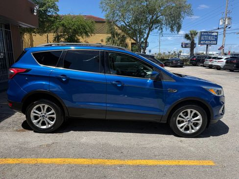 Used 2018 Ford Escape SE w/ SE Sync 3 Package image 4