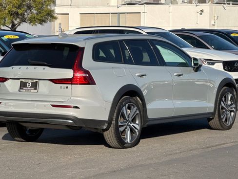 Used 2025 Volvo V60 B5 Cross Country Plus AWD/4WD image 2