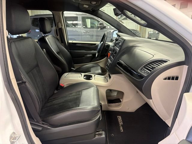 Used 2017 Dodge Grand Caravan SXT FWD image 23