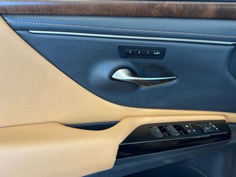 Certified 2024 Lexus ES 350 w/ Premium Package FWD image 12