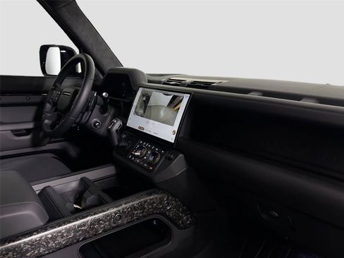 Certified 2026 Land Rover Defender 110 OCTA AWD/4WD image 29