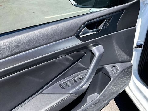 Used 2023 Volkswagen Jetta SE w/ Panoramic Sunroof Package FWD image 10