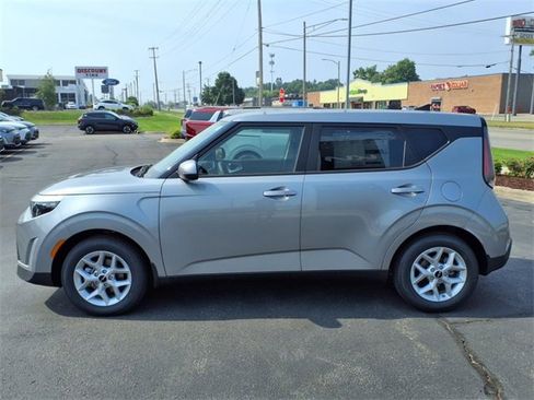 Used 2025 Kia Soul LX w/ LX Technology Package image 4