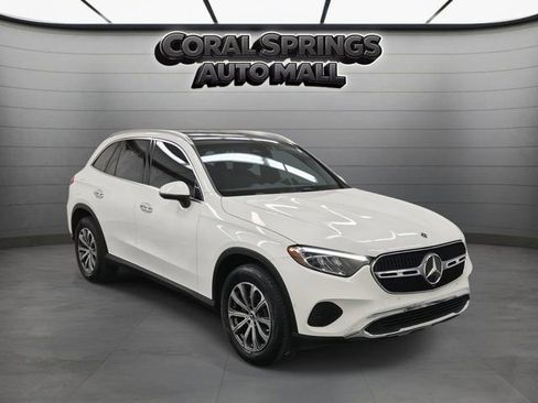 Used 2025 Mercedes-Benz GLC 300 image 1