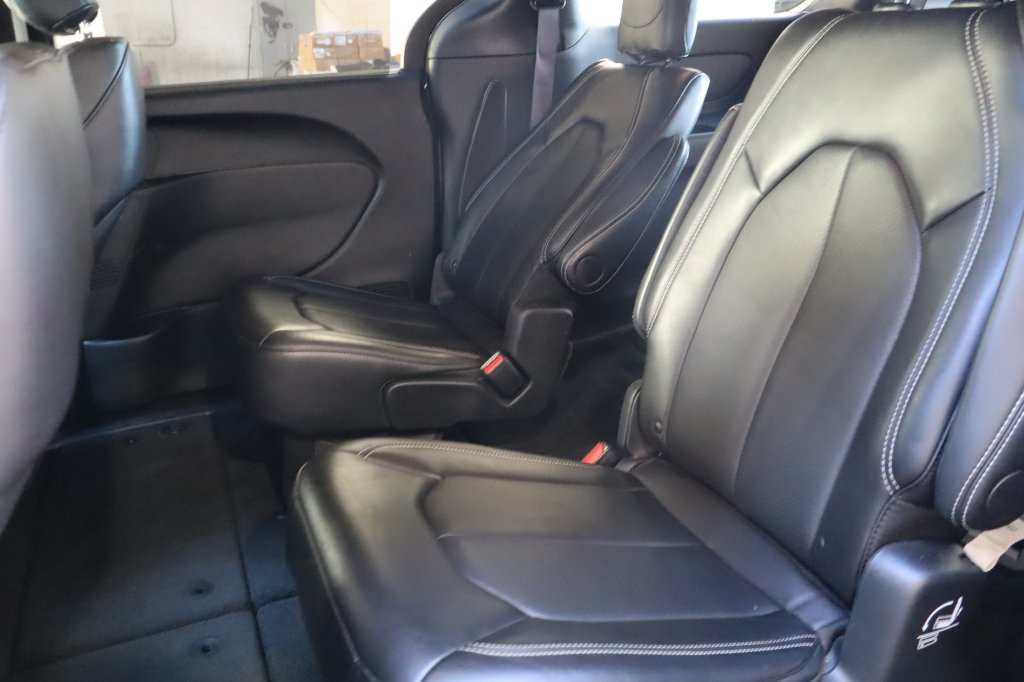 Used 2026 Chrysler Pacifica Select FWD image 38