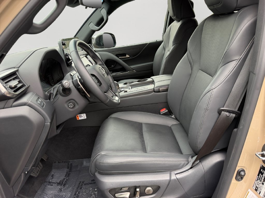 Certified 2025 Lexus LX 700h Overtrail AWD/4WD image 18