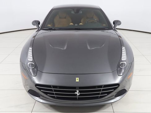 Used 2018 Ferrari California T image 94
