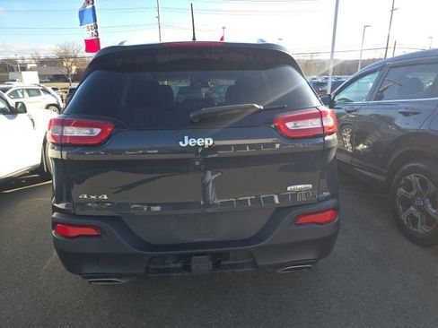 Used 2018 Jeep Cherokee Latitude Plus w/ Cold Weather Group image 8