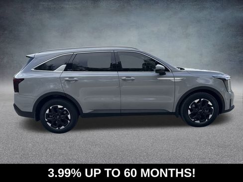 Used 2025 Kia Sorento S w/ Panoramic Sunroof Package image 7