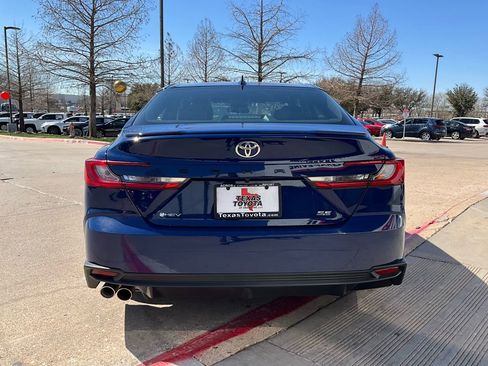 Used 2025 Toyota Camry SE image 7