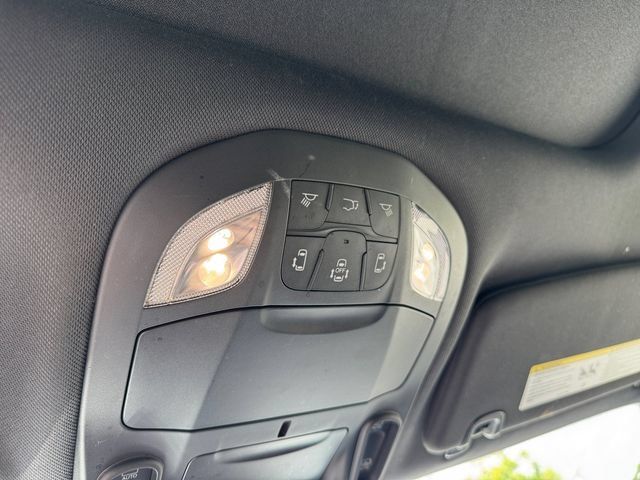 Used 2025 Chrysler Pacifica Limited FWD image 23