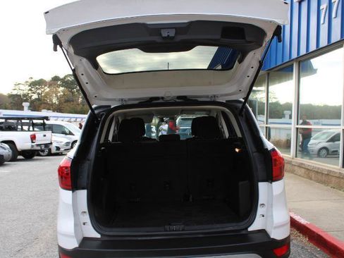 Used 2019 Ford Escape SE FWD image 15