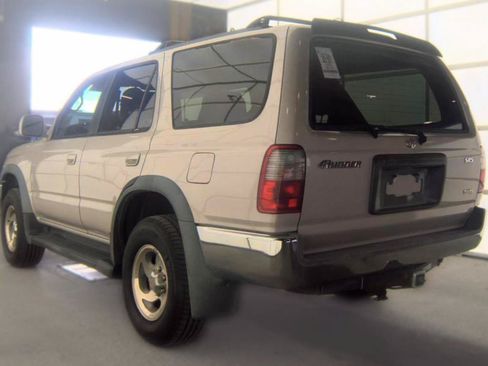 Used 2000 Toyota 4Runner SR5 w/ Upgrade Value Pkg 2 RWD image 8