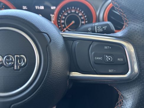 Used 2023 Jeep Gladiator Mojave AWD/4WD image 31