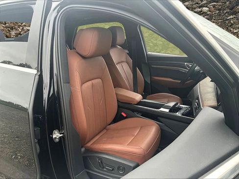 Used 2022 Audi e-tron Premium Plus w/ Premium Plus Package image 7