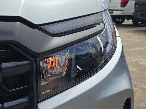 Used 2025 Honda Ridgeline Sport image 12