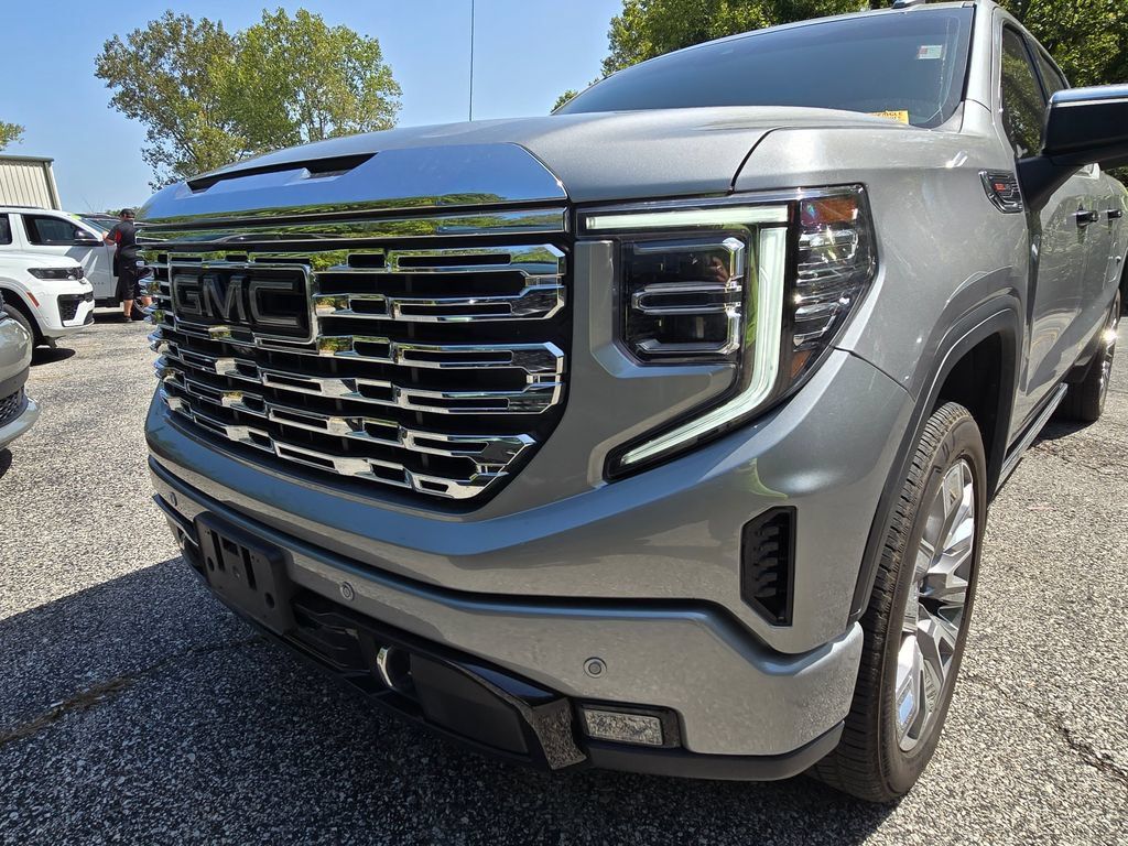 Used 2025 GMC Sierra 1500 Denali AWD/4WD image 12