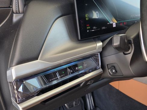 Used 2023 BMW 740i image 21