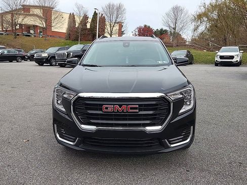 Certified 2022 GMC Terrain SLE w/ Driver Convenience Package image 3