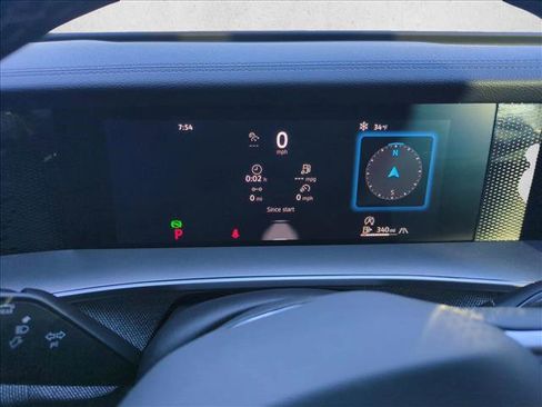 Used 2025 Volkswagen Tiguan S image 11