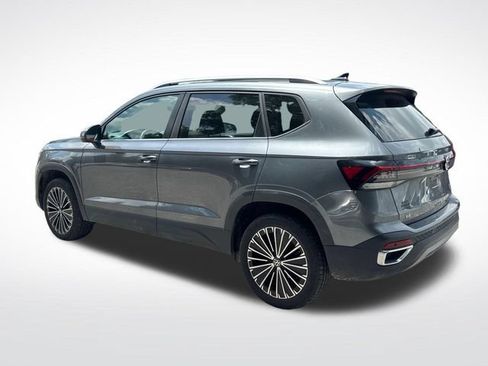 Used 2025 Volkswagen Taos SE FWD image 3