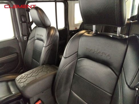 Used 2019 Jeep Wrangler Unlimited Sahara image 27