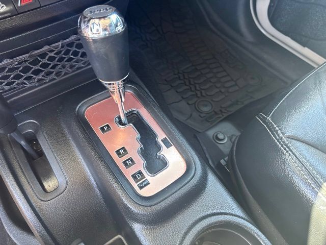 Used 2017 Jeep Wrangler Unlimited Sahara w/ Connectivity Group AWD/4WD image 18