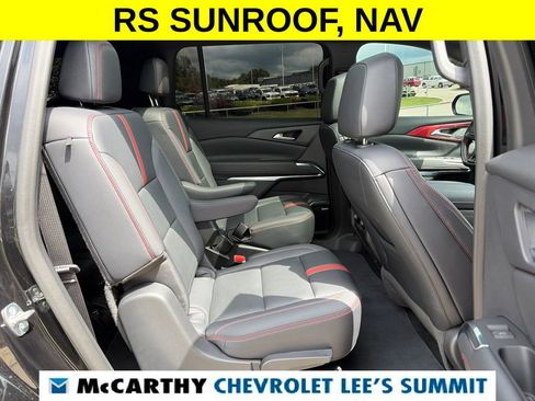 Used 2024 Chevrolet Traverse RS FWD image 35