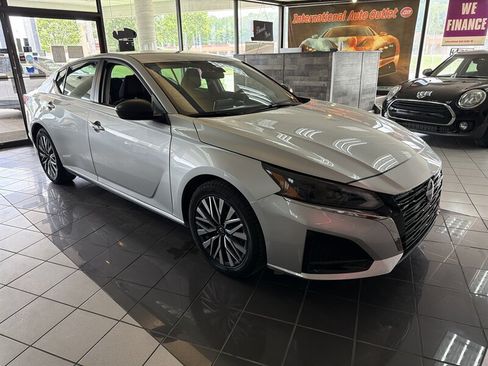 Used 2024 Nissan Altima 2.5 SV FWD image 4