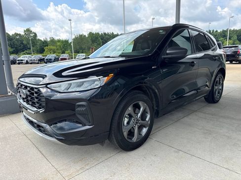 Certified 2024 Ford Escape ST-Line w/ Tech Pack #1 AWD/4WD image 3