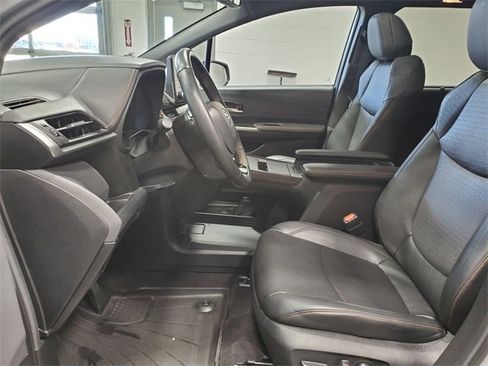 Used 2023 Toyota Sienna XSE image 11