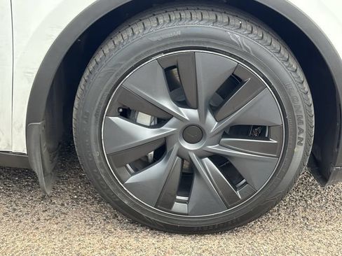 Used 2024 Tesla Model Y Long Range AWD/4WD image 9