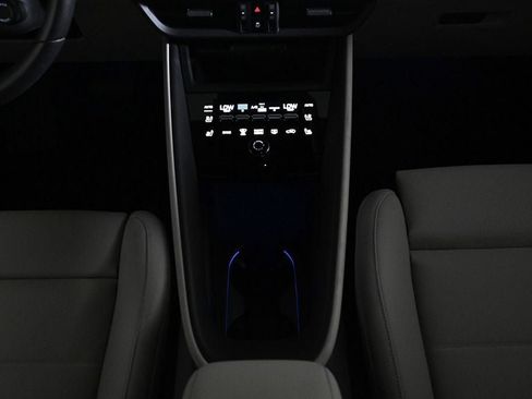 Used 2025 Porsche Macan Electric RWD image 15