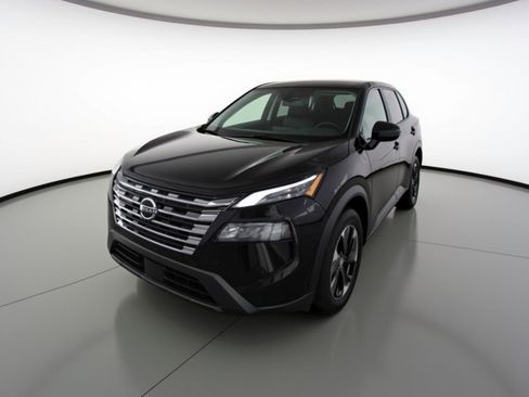 Used 2025 Nissan Rogue SV image 3