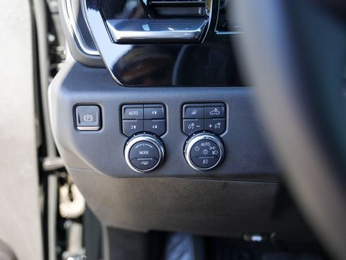 Used 2024 GMC Sierra 1500 SLT AWD/4WD image 18