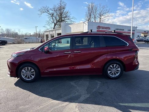 Used 2021 Toyota Sienna XLE image 26