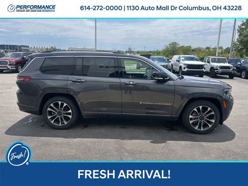 Used 2023 Jeep Grand Cherokee L Overland w/ Advanced Protech Group III AWD/4WD image 3
